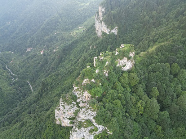 Foto - 752 yılında yapıldı! Dağların zirvesindeki yapı asırlara meydana okuyor