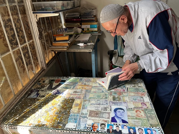 Foto - 75'lik Ömer amca eski paraları böyle saklıyor