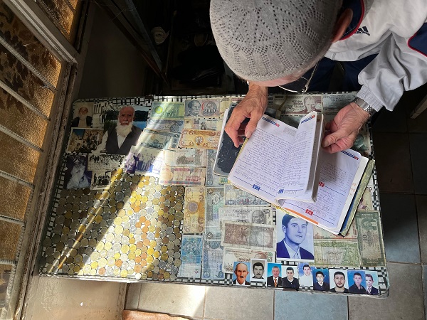 Foto - 75'lik Ömer amca eski paraları böyle saklıyor