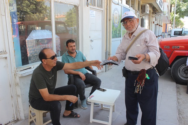 Foto - 77 yaşında 53 yıldır bu işi yapıyor! Ekmeğini kazanmak için kilometrelerce yürüyor