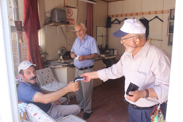 Foto - 77 yaşında 53 yıldır bu işi yapıyor! Ekmeğini kazanmak için kilometrelerce yürüyor