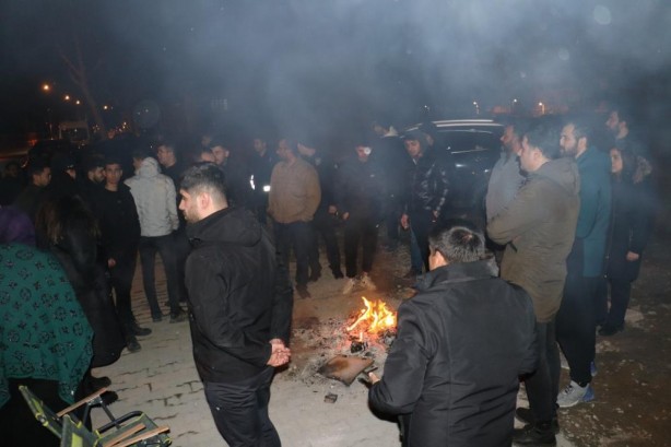 78 kişiye mezar olmuştu... Depremzedeler orada toplanıp nöbet tuttu