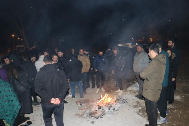 Foto - 78 kişiye mezar olmuştu... Depremzedeler orada toplanıp nöbet tuttu