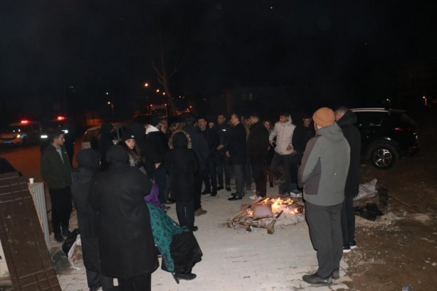 Foto - 78 kişiye mezar olmuştu... Depremzedeler orada toplanıp nöbet tuttu