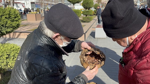 Foto - 79 yaşında ekmeğini böyle çıkarıyor