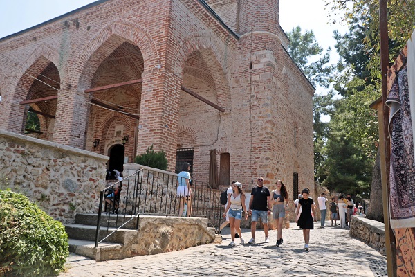 Foto - 793 yıllık cami turist akınına uğruyor