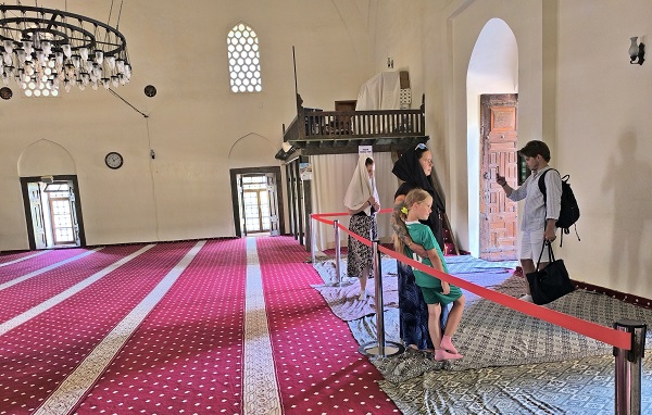 Foto - 793 yıllık cami turist akınına uğruyor