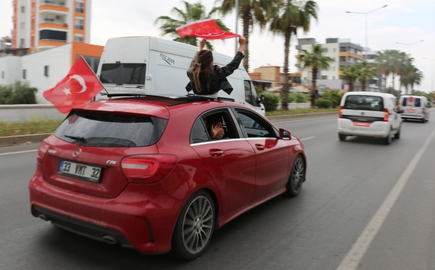 Foto - 7'li koalisyon kuduracak! Cumhurbaşkanı Erdoğan'a yoğun ilgi: 3 bin araçla karşıladılar