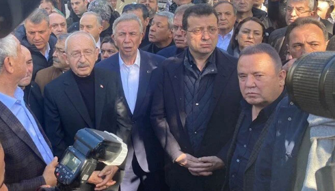 Foto - 7'li koalisyonun şovu bitti, çadır da gitti! Depremzedelerden sert tepki: En büyük icraatları yalan söylemek