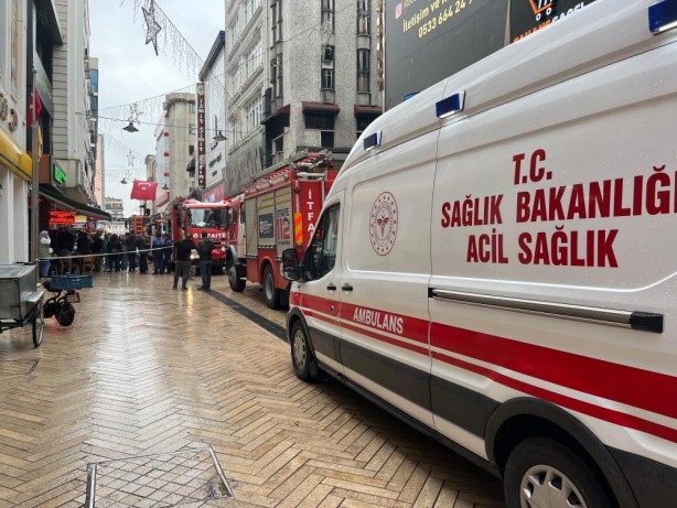 Foto - 8 katlı AVM'de yangın paniği!