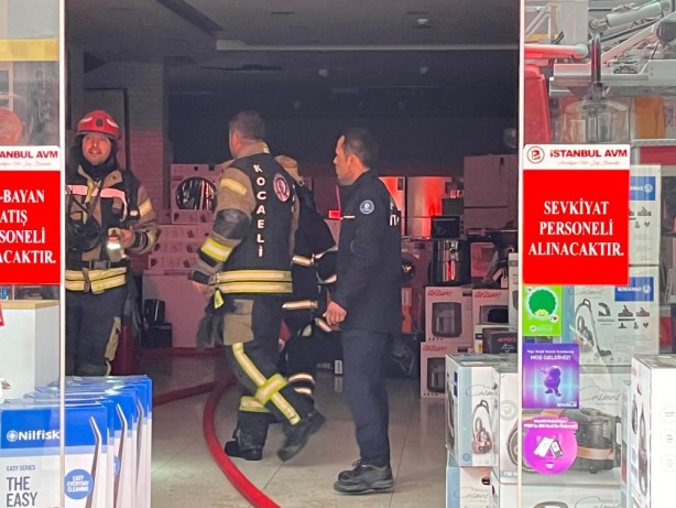 Foto - 8 katlı AVM'de yangın paniği!