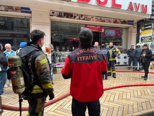 Foto - 8 katlı AVM'de yangın paniği!