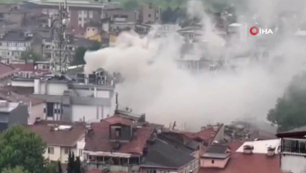 8 katlı AVM'de yangın paniği!