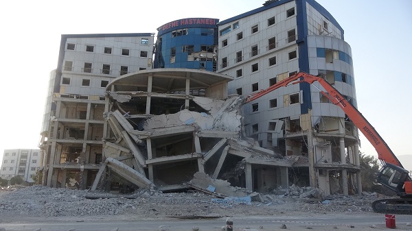 Foto - 8 katlı bina 2 hamleyle yıkıldı