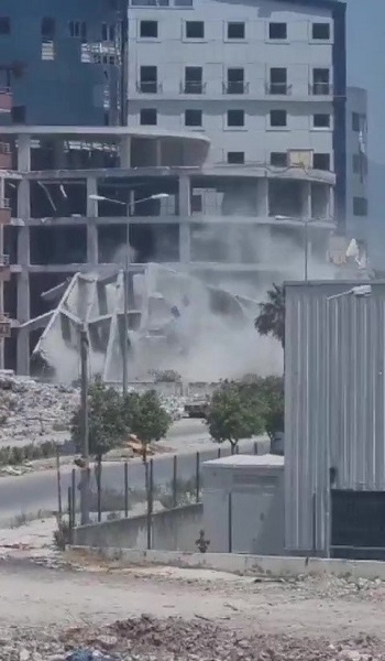 Foto - 8 katlı bina 2 hamleyle yıkıldı