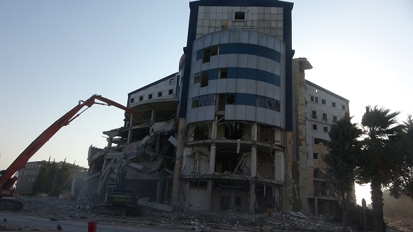 Foto - 8 katlı bina 2 hamleyle yıkıldı