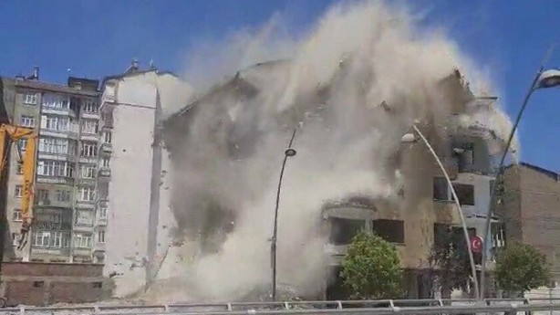 Foto - 8 katlı bina korna sesi ile yıkıldı