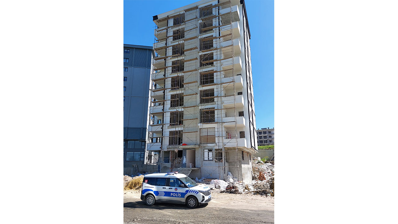 Foto - 8 katlı inşaatta facianın eşiğinden dönüldü