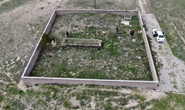 Foto - 8 metrelik gizemli mezar! "Kalkıp namaz kılıyor"