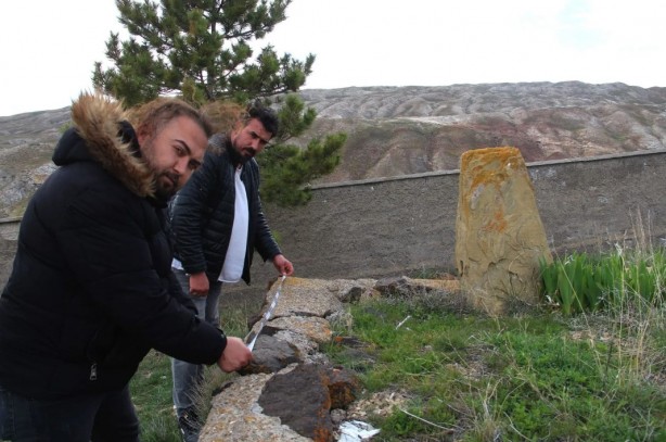 Foto - 8 metrelik gizemli mezar! "Kalkıp namaz kılıyor"