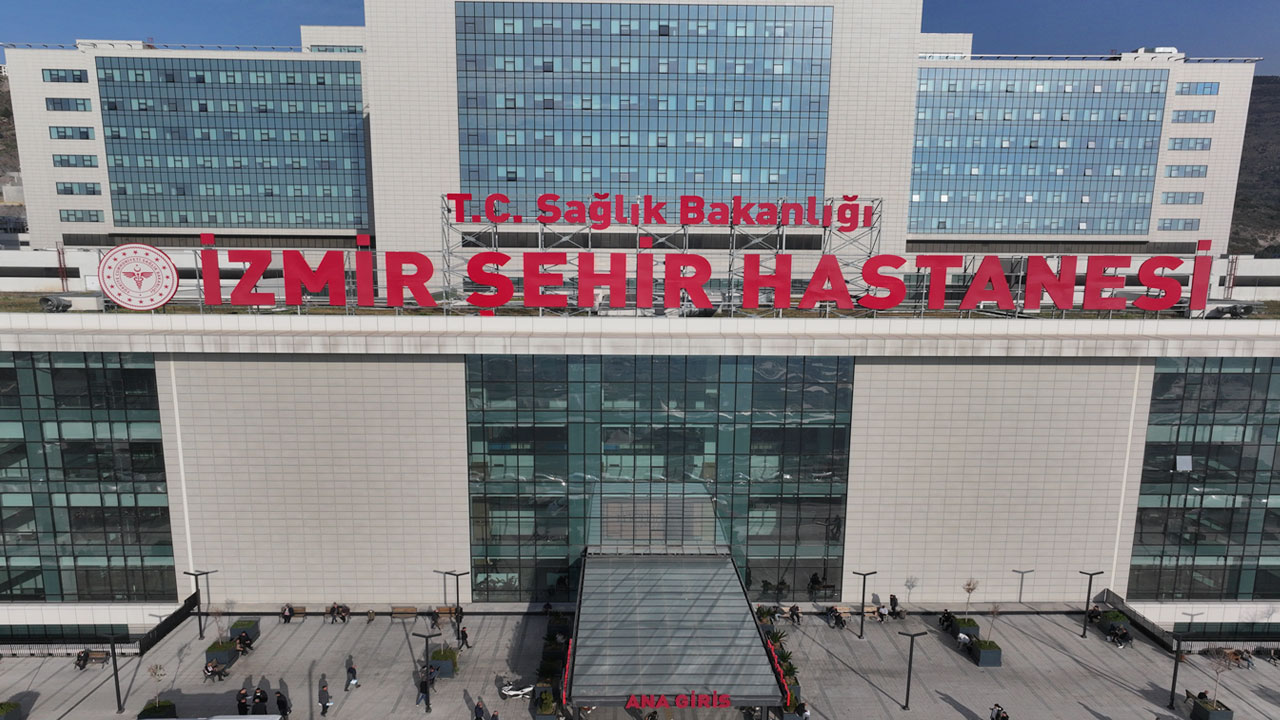 8 milyon vatandaş akın etti! Takız CHP’ye rağmen İzmir’e dev sağlık hizmeti