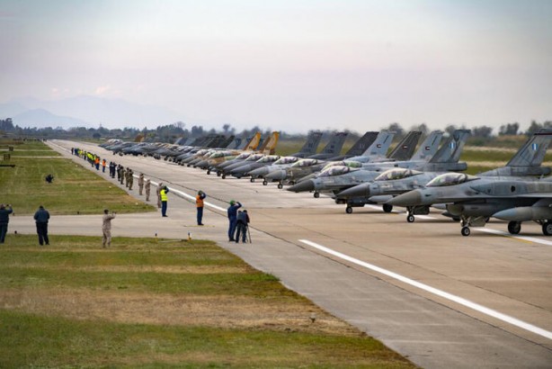 Foto - 8 ülkenin uçağı Türkiye karşı havalandı! 'Gece hepsine izin verildi'