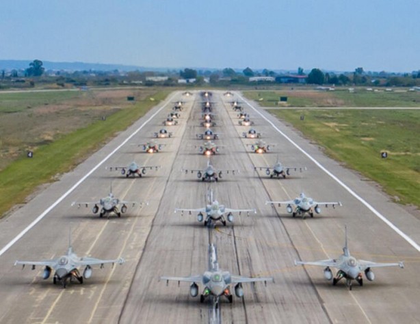 Foto - 8 ülkenin uçağı Türkiye karşı havalandı! 'Gece hepsine izin verildi'