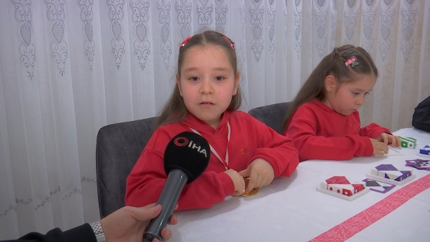 Foto - 8 yaşındaki ikizler matematikte dünyayı dize getirdi