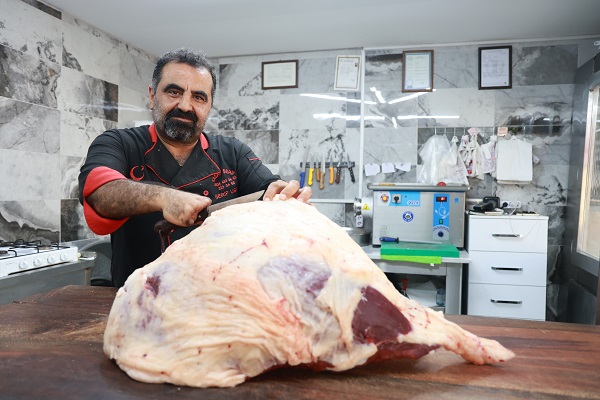 Foto - 8 yaşındayken elini kıyma makinesine kaptırdı! Bu kasabın 5 parmağında 10 marifet var