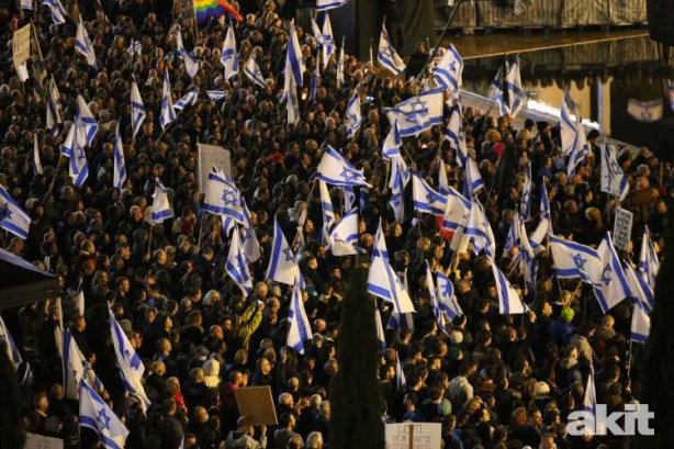 80 bin İsrailli gösterici Siyonist Netanyahu hükümetini protesto etti