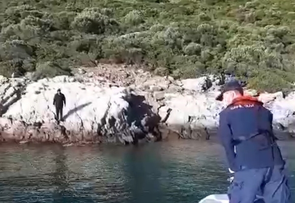 Foto - 80 düzensiz göçmen kurtarıldı