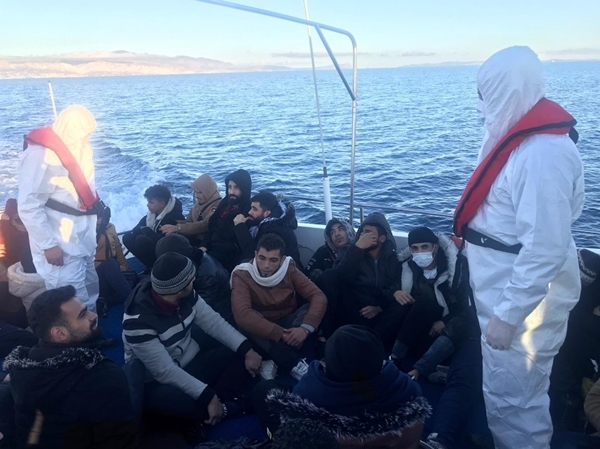 Foto - 80 düzensiz göçmen kurtarıldı