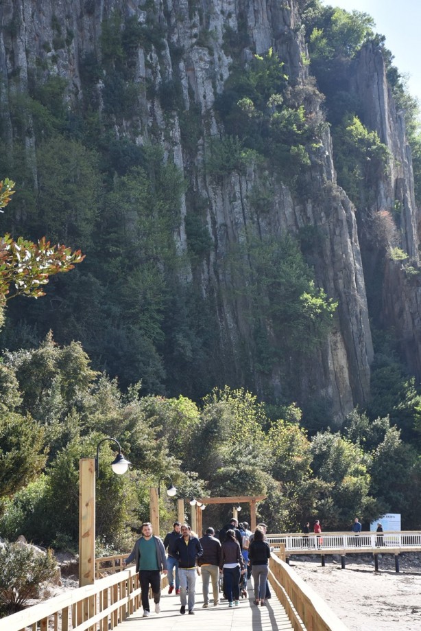 Foto - 80 milyon yıllık lav sütunlarına ziyaretçi yoğunluğu