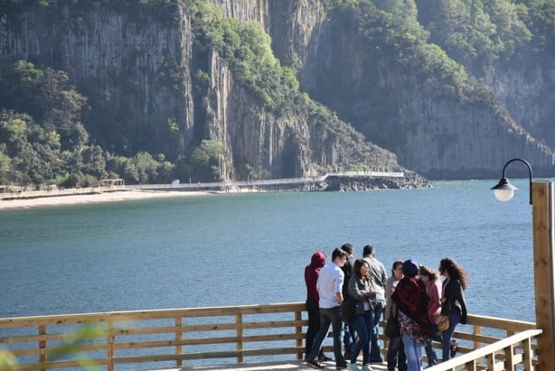 Foto - 80 milyon yıllık lav sütunlarına ziyaretçi yoğunluğu