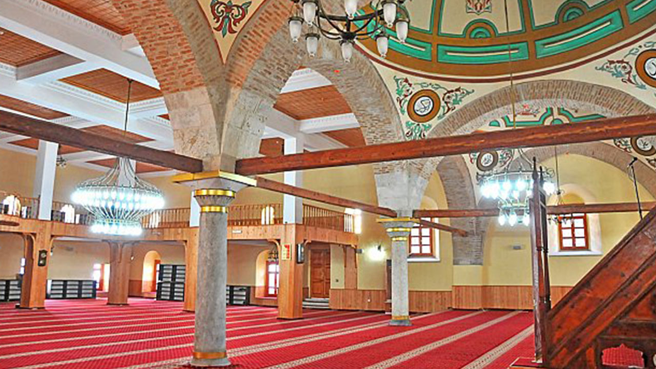 800 yıllık caminin kıblesi yanlışmış! Cemaat şokta, herkesin aklında aynı soru var