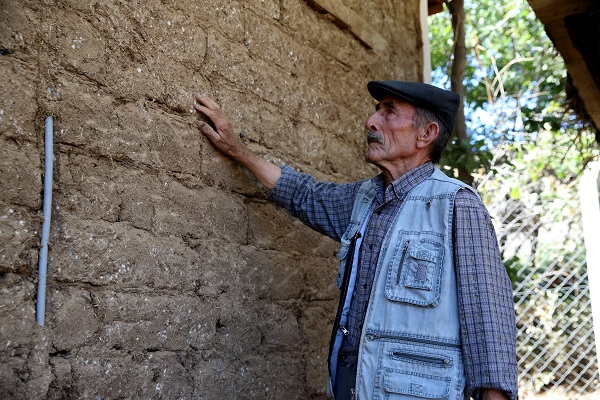 Foto - 80’lik Halil dede gençlere taş çıkarıyor