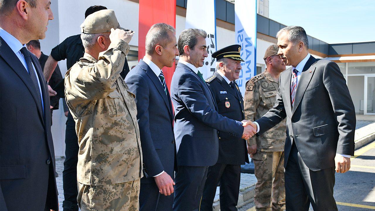 81 ilde, 39 mülkiye başmüfettişi sahaya indi... Kusuru olan şimdi yandı... Sokak hayvanlarının tamamı toplanacak