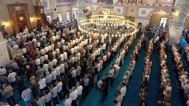 Foto - 81 ilde Haniye için gıyabi cenaze namazı