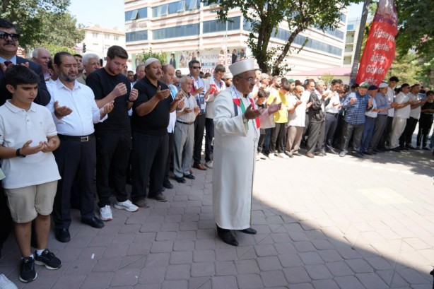 Foto - 81 ilde Haniye için gıyabi cenaze namazı