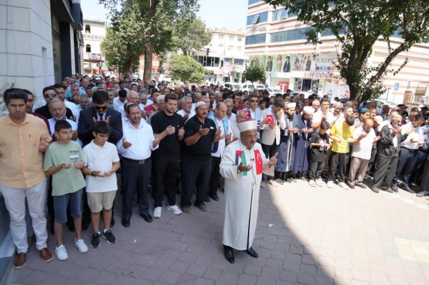 Foto - 81 ilde Haniye için gıyabi cenaze namazı