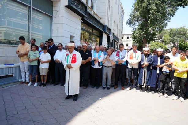 Foto - 81 ilde Haniye için gıyabi cenaze namazı