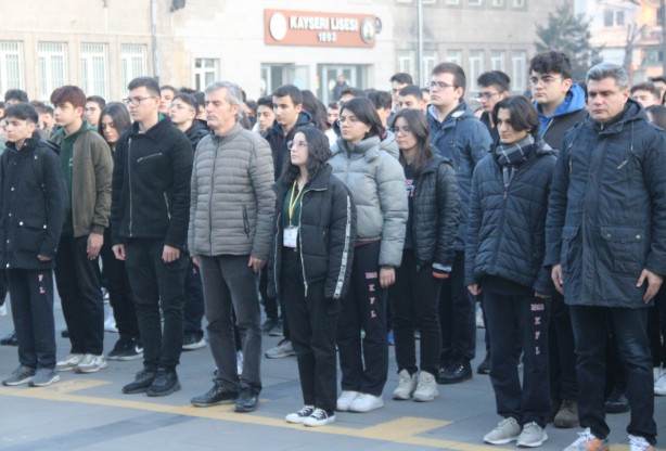 Foto - 81 ildeki tüm okullarda sabah 08.00'da 1 dakikalığına hayat durdu! Tüyler diken diken oldu