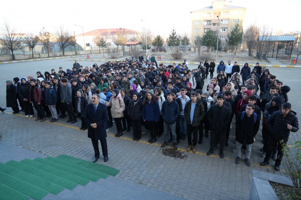 Foto - 81 ildeki tüm okullarda sabah 08.00'da 1 dakikalığına hayat durdu! Tüyler diken diken oldu