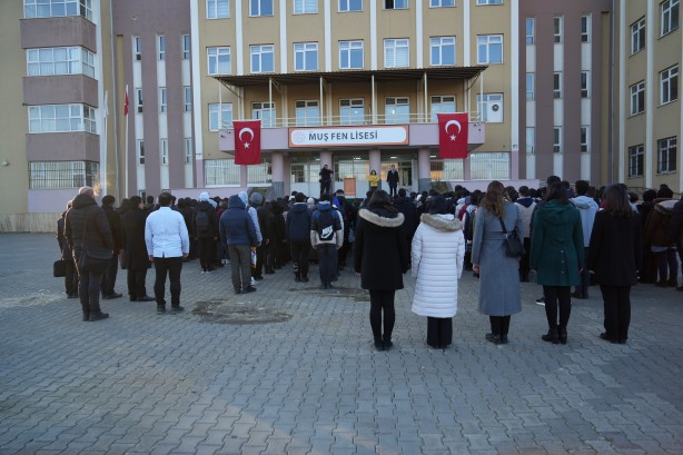 Foto - 81 ildeki tüm okullarda sabah 08.00'da 1 dakikalığına hayat durdu! Tüyler diken diken oldu