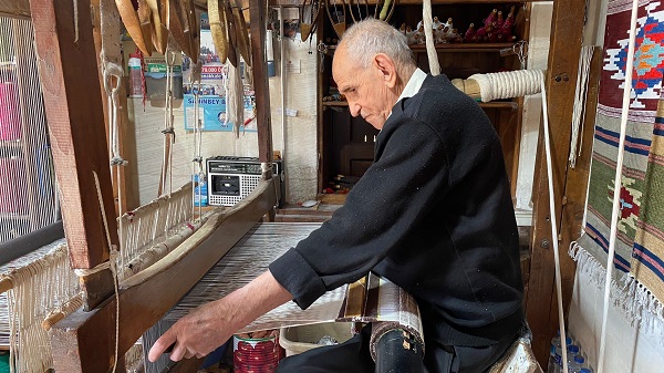 Foto - 81 yaşındaki Yaşar Amca'nın başarısı | 3 metrelik dükkanda üretiyor tüm dünyaya satıyor