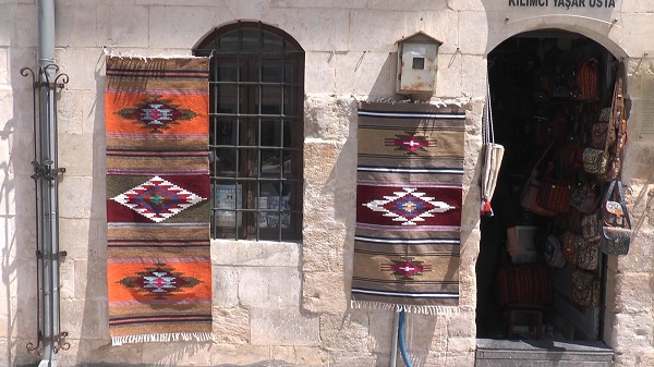 Foto - 81 yaşındaki Yaşar Amca'nın başarısı | 3 metrelik dükkanda üretiyor tüm dünyaya satıyor