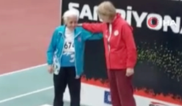 Foto - 82 yaşında pistlerin tozunu atıyor