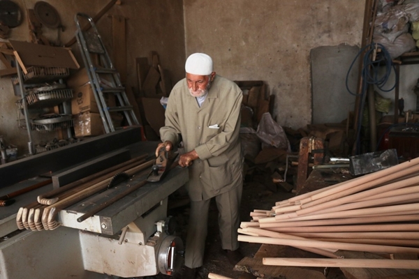 Foto - 82 yaşındaki ustadan sanat eseri bastonlar!