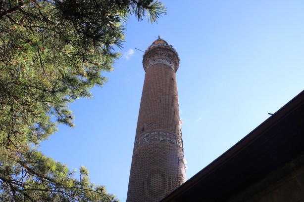 Foto - 825 yıllık Ulu Camii'nin restorasyon çalışmalarına eğik minaresinden başlanacak