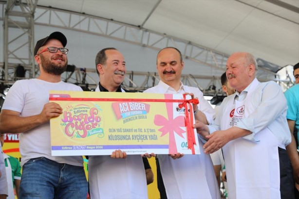 Foto - 83 litre ayçiçek yağı kazanmak için bakın ne yaptı!